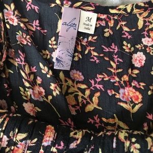 Francesca's Collections Tops - Floral Off the Shoulder Top Francesca's Collections Tops - Floral Off the Shoulder Top